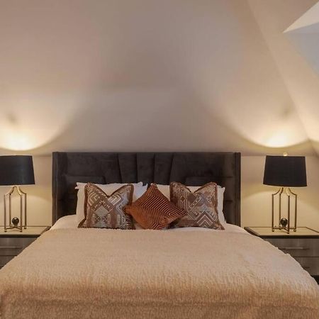 Appartamento Luxury Penthouse - Castle Views - 2 Bed & Parking Windsor Esterno foto
