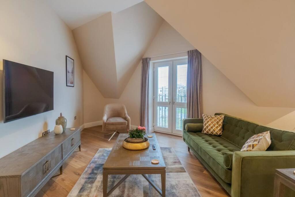 Appartamento Luxury Penthouse - Castle Views - 2 Bed & Parking Windsor Esterno foto