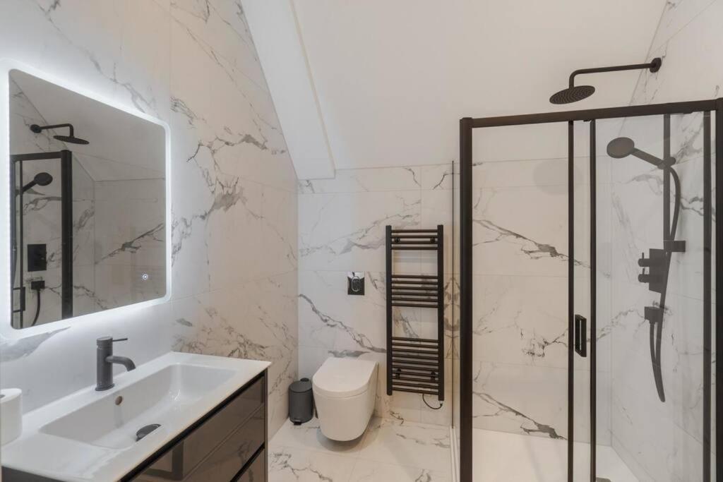 Appartamento Luxury Penthouse - Castle Views - 2 Bed & Parking Windsor Esterno foto