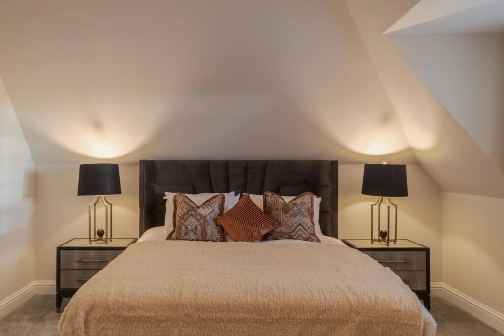 Appartamento Luxury Penthouse - Castle Views - 2 Bed & Parking Windsor Esterno foto