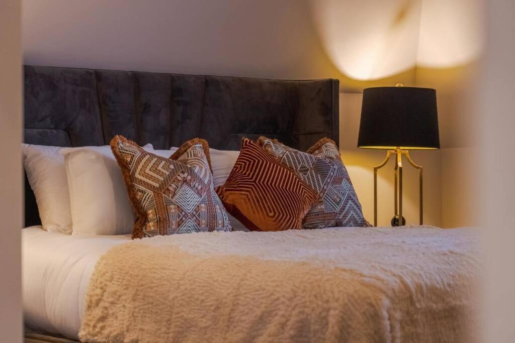 Appartamento Luxury Penthouse - Castle Views - 2 Bed & Parking Windsor Esterno foto