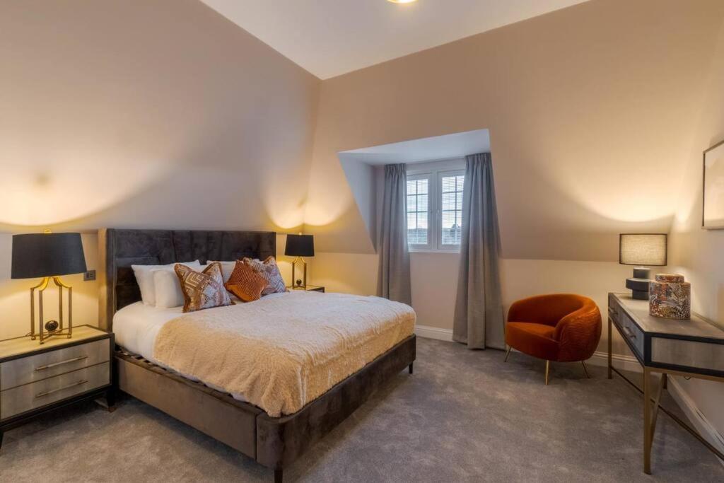 Appartamento Luxury Penthouse - Castle Views - 2 Bed & Parking Windsor Esterno foto