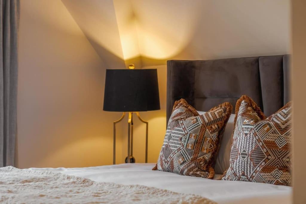 Appartamento Luxury Penthouse - Castle Views - 2 Bed & Parking Windsor Esterno foto
